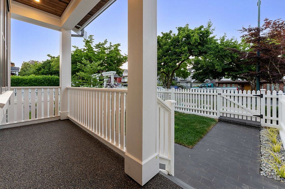 2578 E 4th Avenue Vancouver, BC - 2