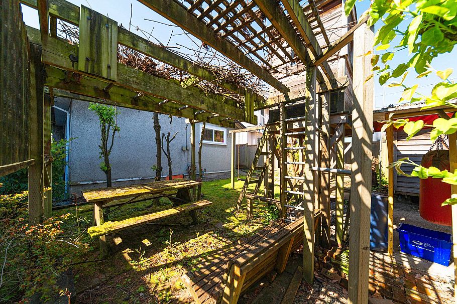 3089 E 1st Avenue Vancouver, BC - 18