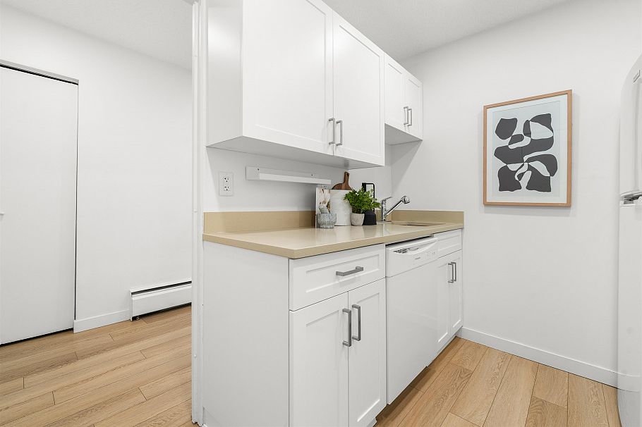 879 Westview Crescent North Vancouver, BC - 11