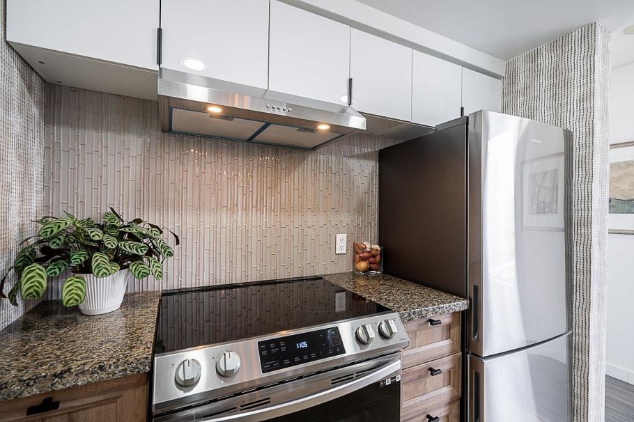 302 1228 Marinaside Crescent Vancouver, BC - 11