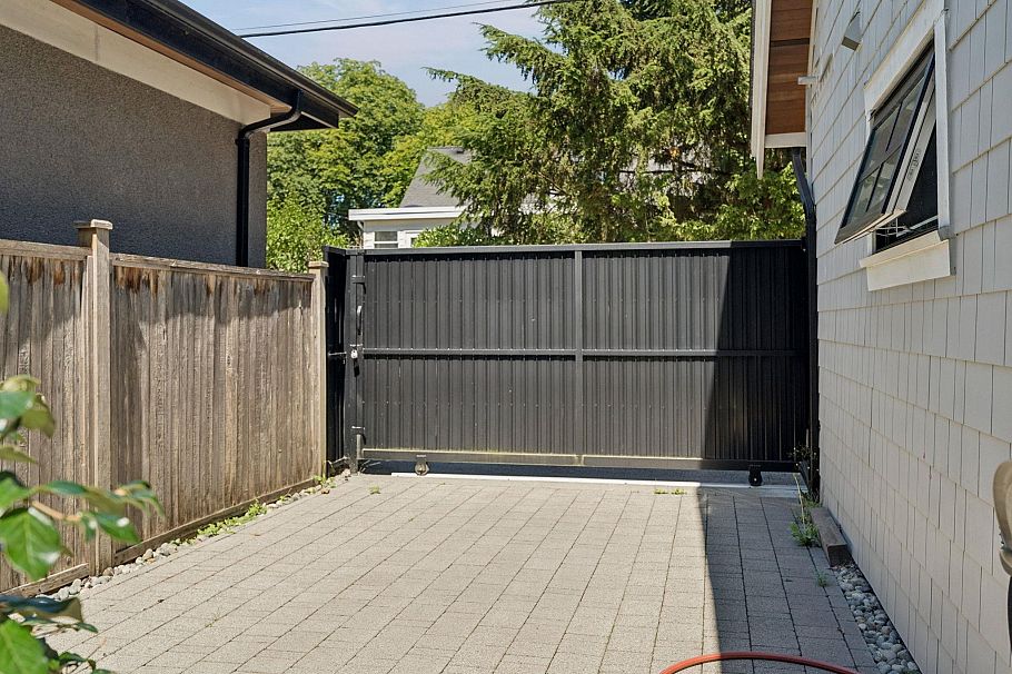 3363 W 15th Avenue Vancouver, BC - 14