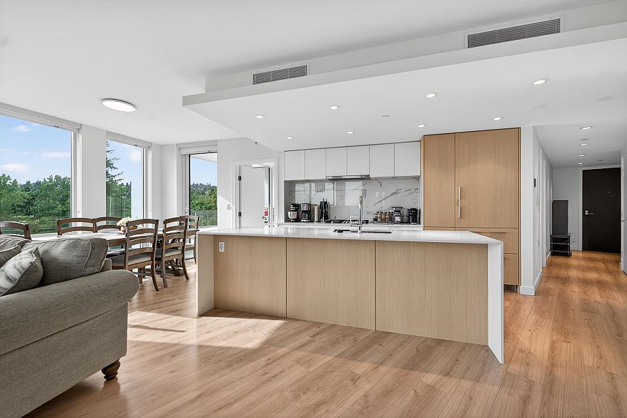 807 1500 Fern Street North Vancouver, BC - 1