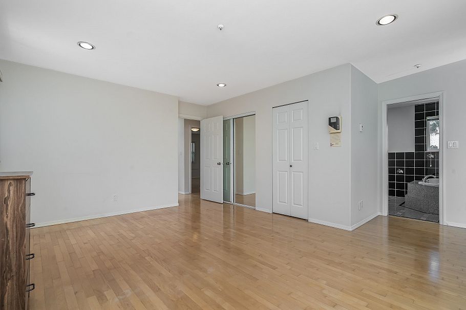 2304 Garden Drive Vancouver, BC - 25