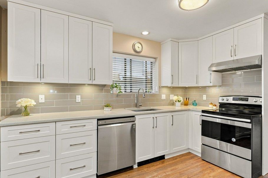 22 2133 St. Georges Avenue North Vancouver, BC - 5