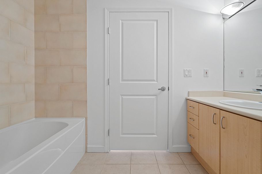 801 120 W 16th Street North Vancouver, BC - 22