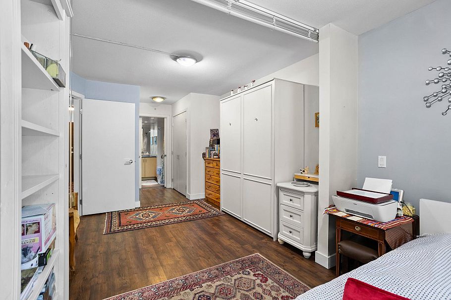 205 175 W 1st Street North Vancouver, BC - 16