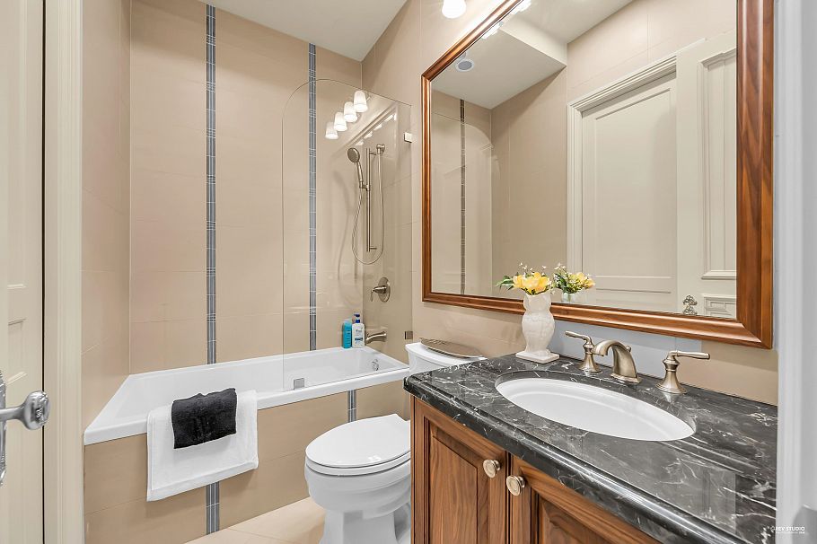 6963 Fremlin Street Vancouver, BC - 35