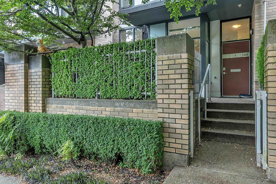 164 W 13th Street North Vancouver, BC - 32