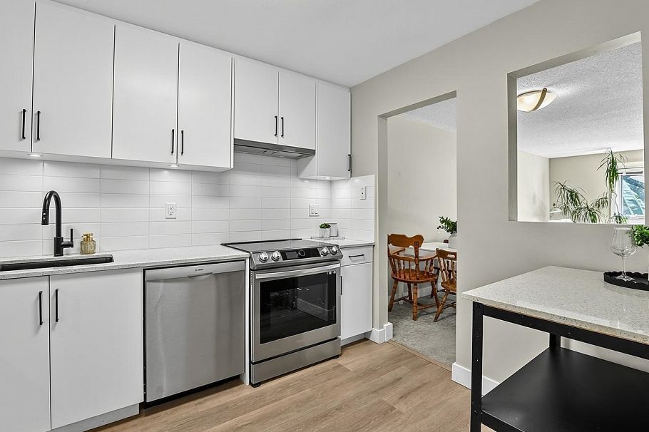 202 1750 Maple Street Vancouver, BC - 21