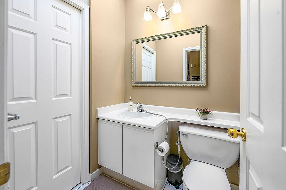 309 125 W 18th Street North Vancouver, BC - 13