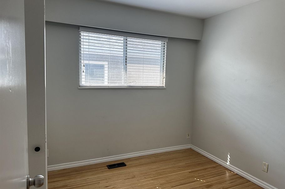 1380 E 54th Avenue Vancouver, BC - 7