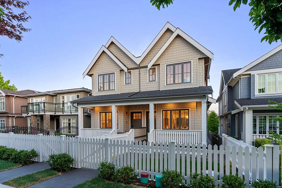 2578 E 4th Avenue Vancouver, BC - 1
