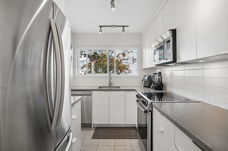 4 220 W 16th Street North Vancouver, BC - 19