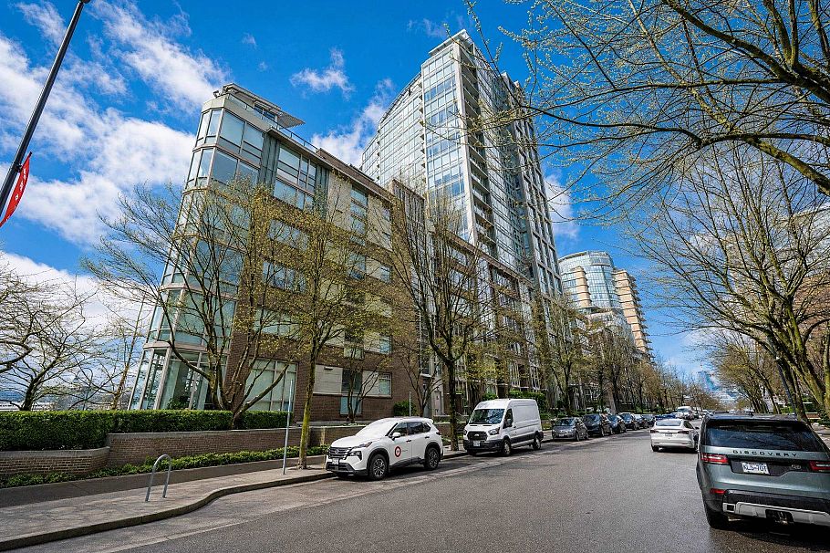 302 1228 Marinaside Crescent Vancouver, BC - 26