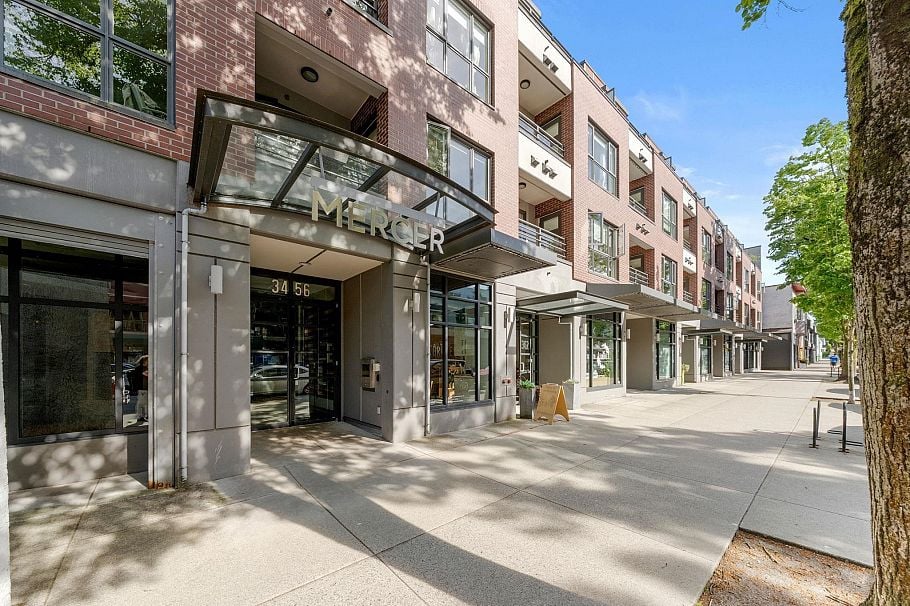 206 3456 Commercial Street Vancouver, BC - 1
