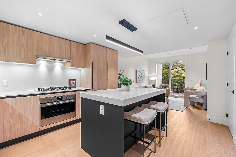410 2235 E Broadway Vancouver, BC - 4