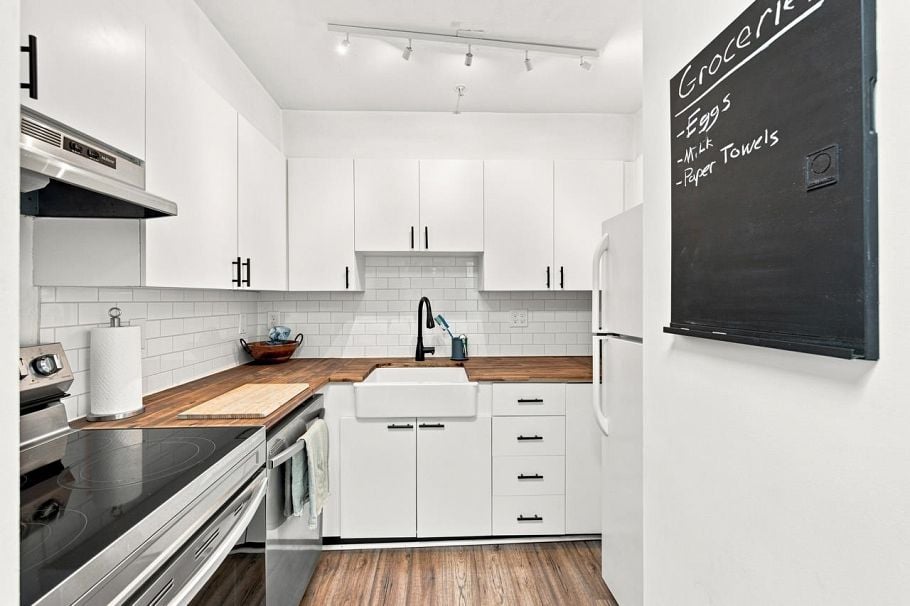 401 1099 E Broadway Vancouver, BC - 10