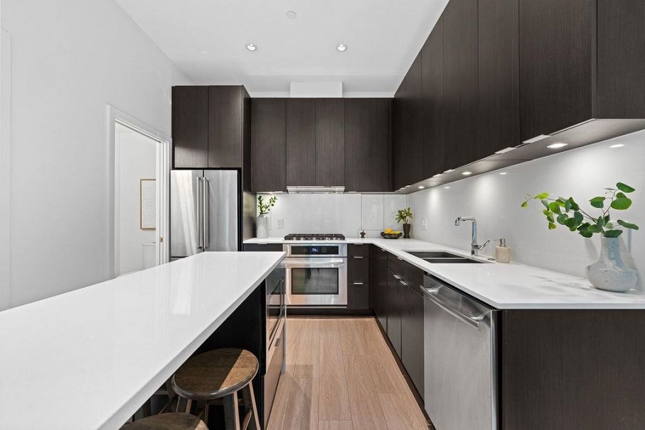 141 E 1st Avenue Vancouver, BC - 9