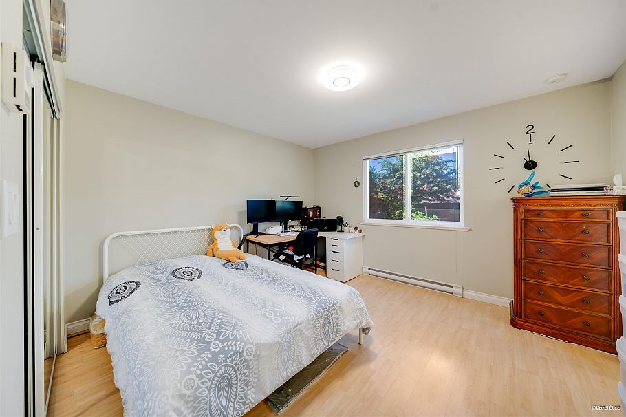 1043 Belvedere Drive North Vancouver, BC - 34