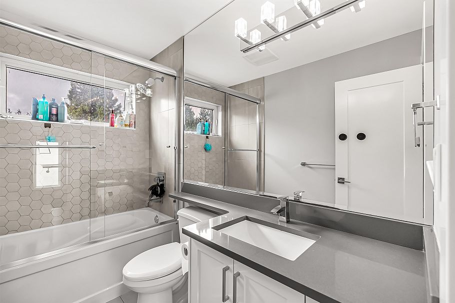 1033 Prospect Avenue North Vancouver, BC - 34