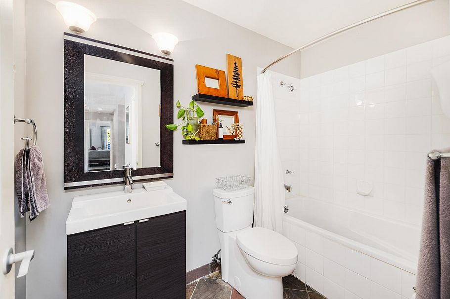 303 1528 Bowser Avenue North Vancouver, BC - 17
