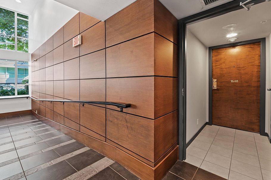 1648 W 7th Avenue Vancouver, BC - 25