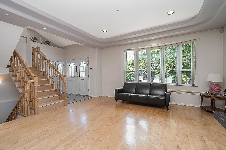 2304 Garden Drive Vancouver, BC - 2