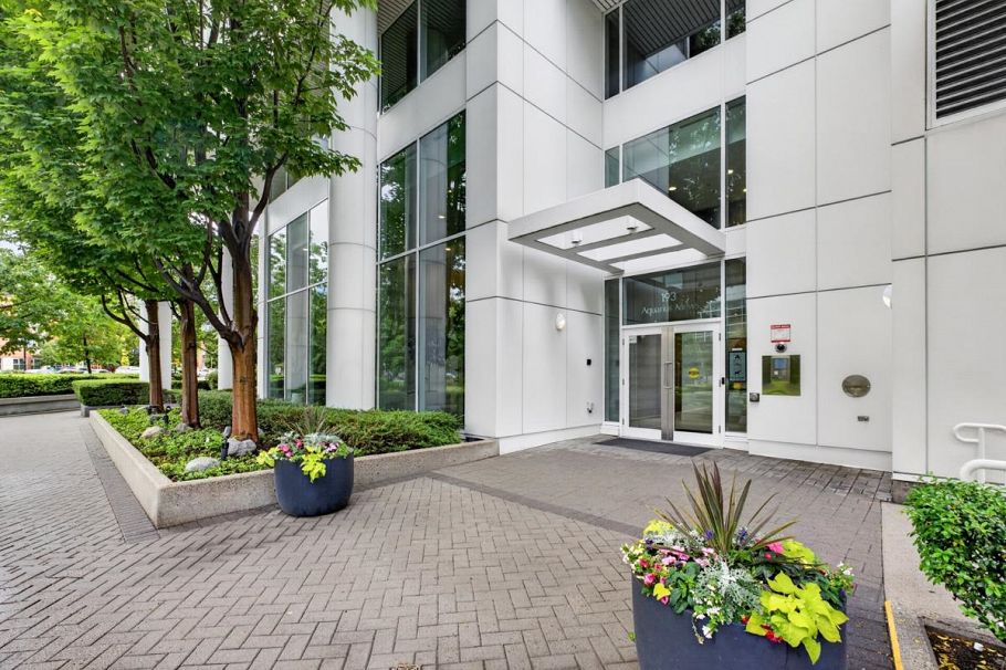 1505 193 Aquarius Mews Vancouver, BC - 3