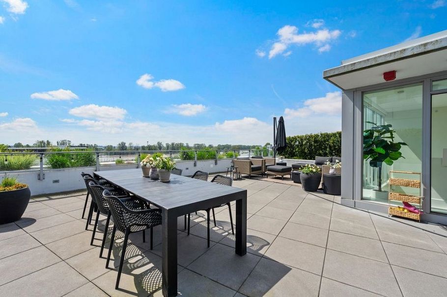 607 3438 Sawmill Crescent Vancouver, BC - 2