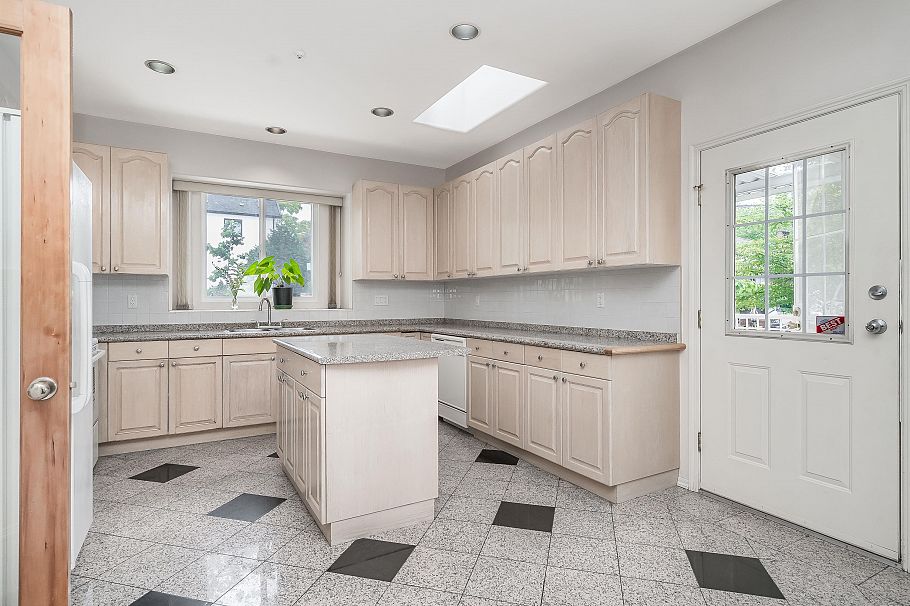 2304 Garden Drive Vancouver, BC - 13