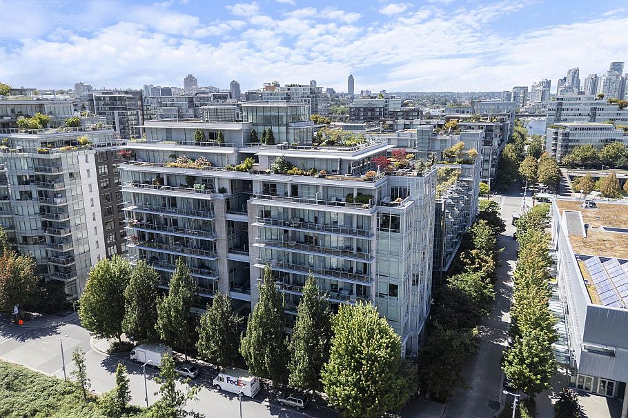 806 1633 Ontario Street Vancouver, BC - 1