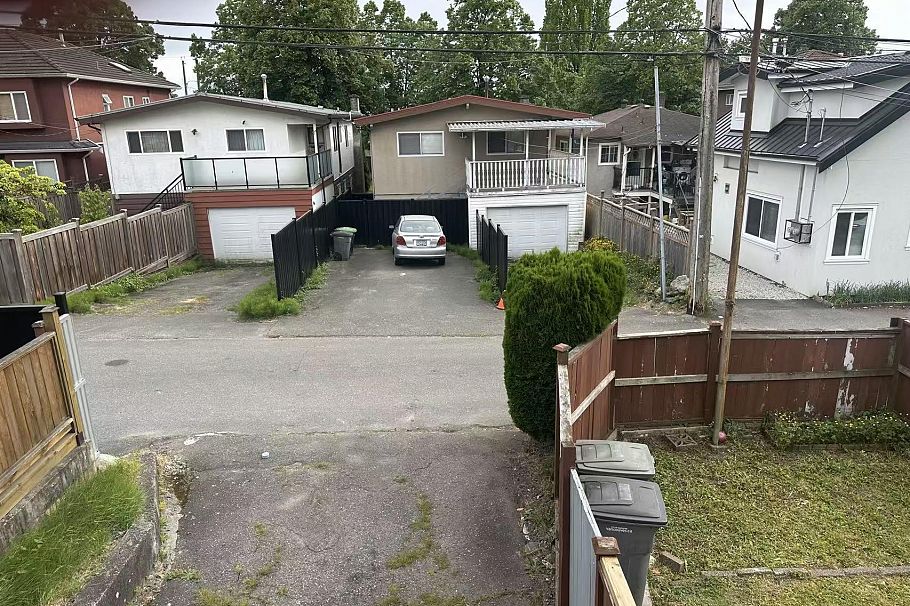 1380 E 54th Avenue Vancouver, BC - 10