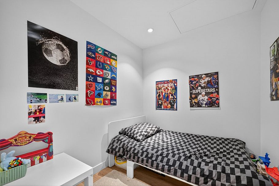807 1500 Fern Street North Vancouver, BC - 13