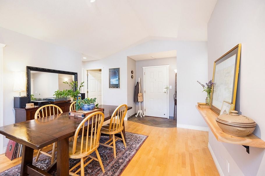 303 1528 Bowser Avenue North Vancouver, BC - 5