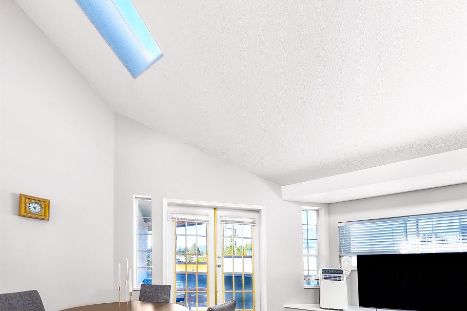 309 125 W 18th Street North Vancouver, BC - 5