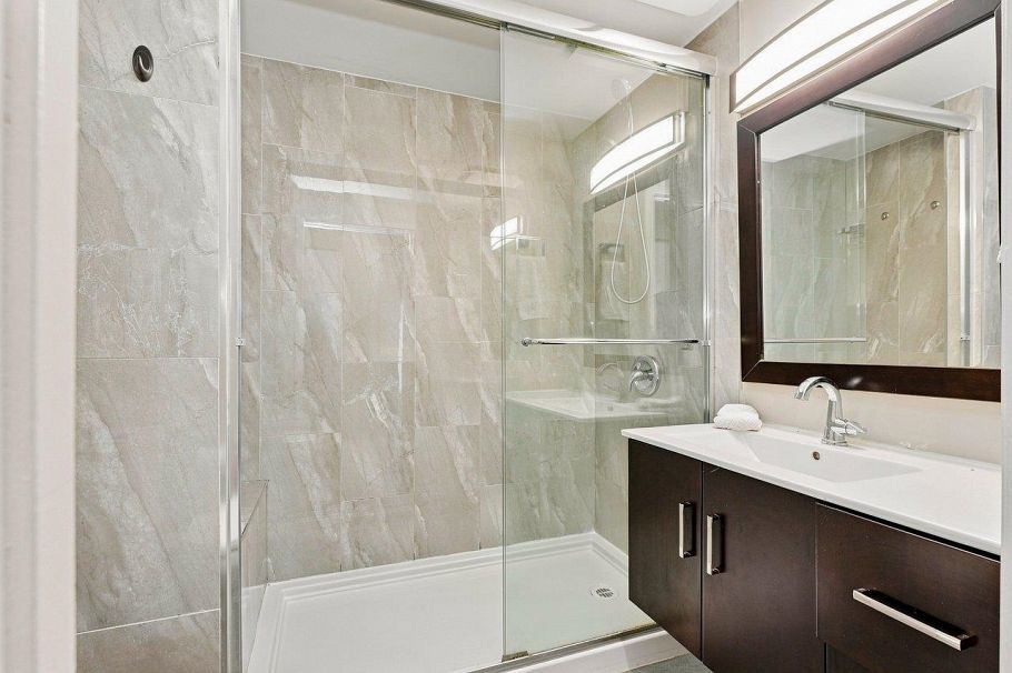 22 2133 St. Georges Avenue North Vancouver, BC - 21