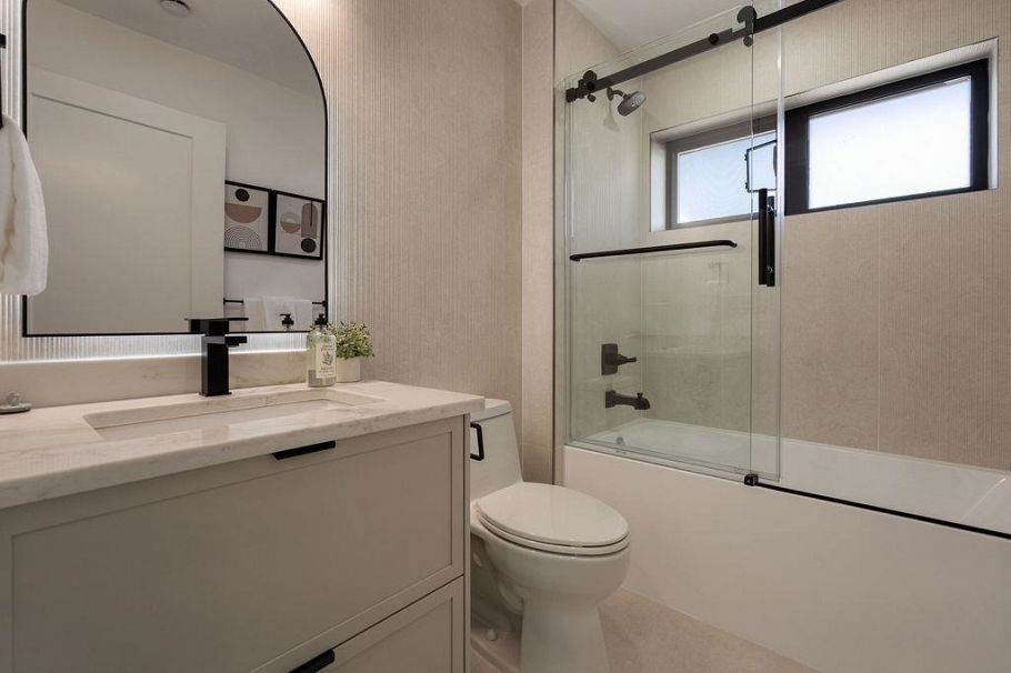 1 2282 E 8th Avenue Vancouver, BC - 25