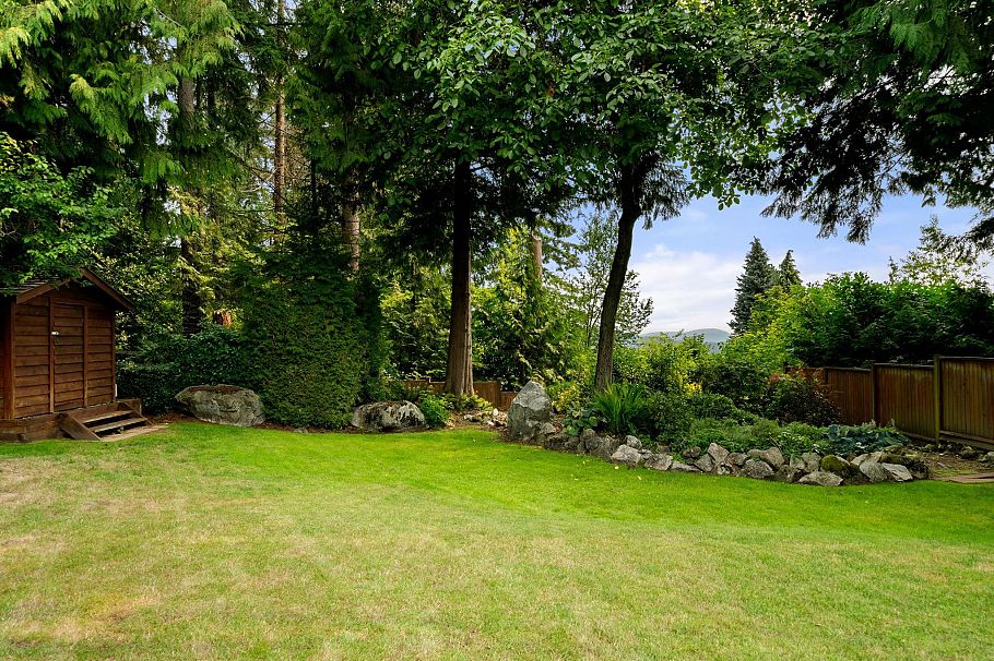 3046 Princess Avenue North Vancouver, BC - 30