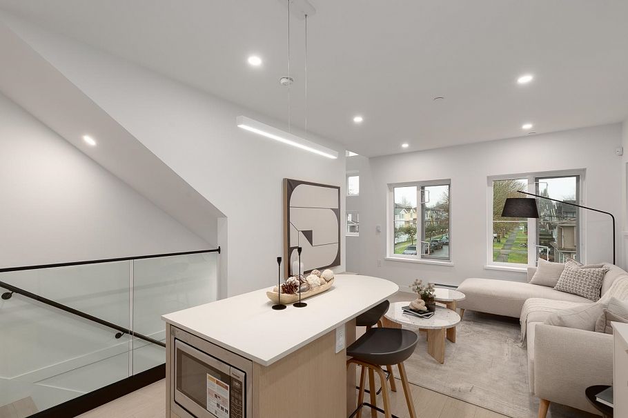 203 2329 E 34th Avenue Vancouver, BC - 5