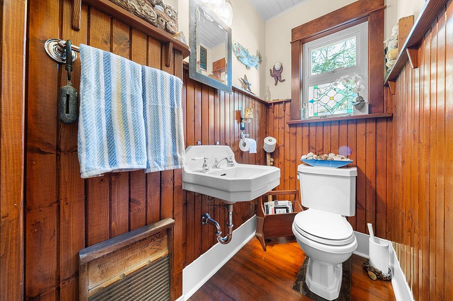 628 E 5th Street North Vancouver, BC - 22