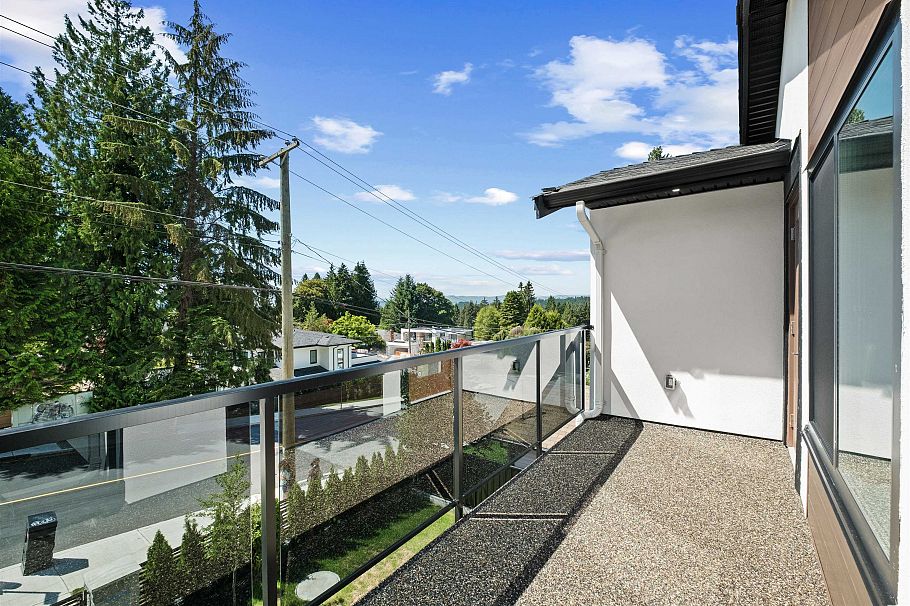 812 Montroyal Boulevard North Vancouver, BC - 19