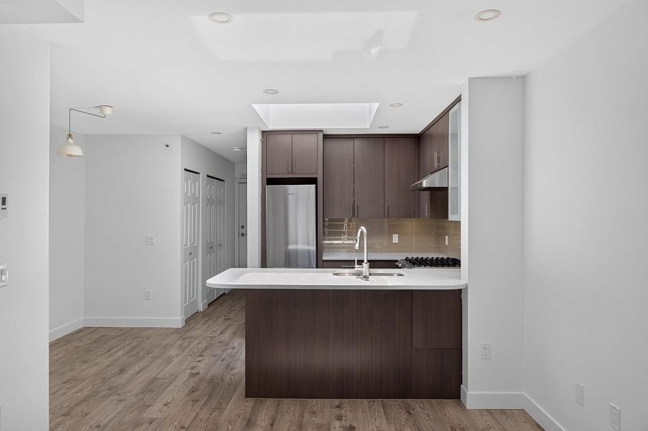 401 688 E 16th Avenue Vancouver, BC - 9