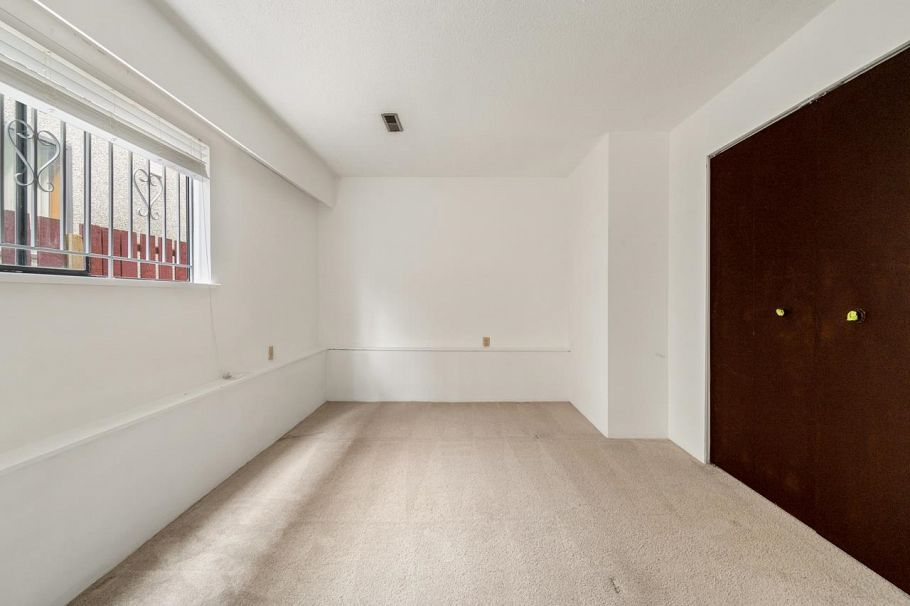 2539 E 34th Avenue Vancouver, BC - 2