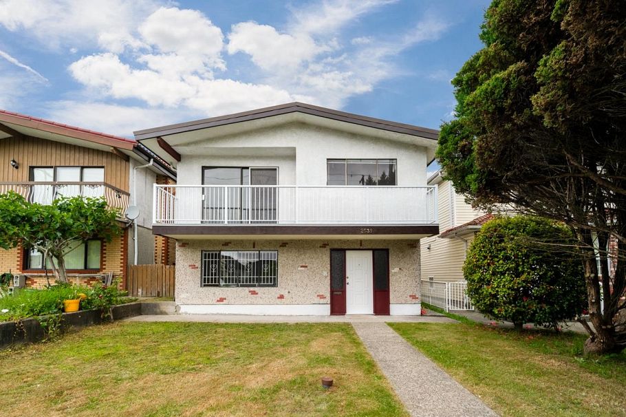 2539 E 34th Avenue Vancouver, BC - 1