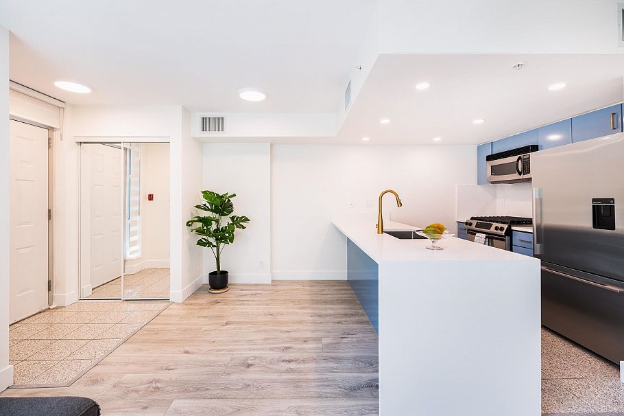 TH8 168 E Esplanade Avenue North Vancouver, BC - 12