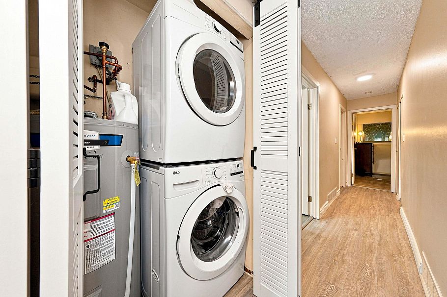 1059 Old Lillooet Road North Vancouver, BC - 29