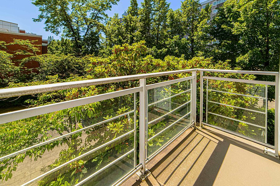 212 688 Fairchild Road Vancouver, BC - 23