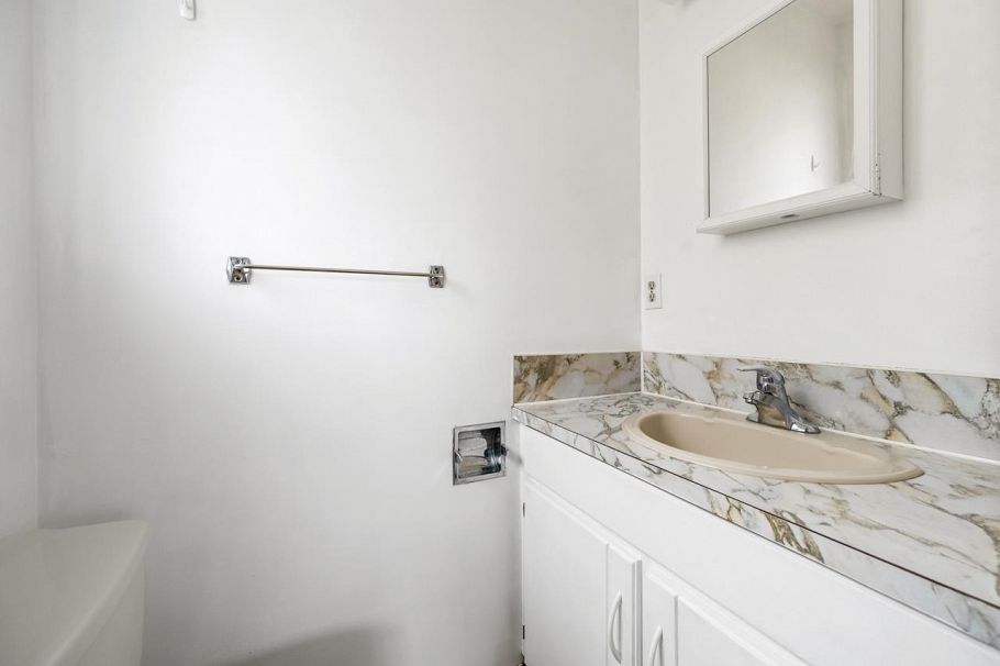 2539 E 34th Avenue Vancouver, BC - 20