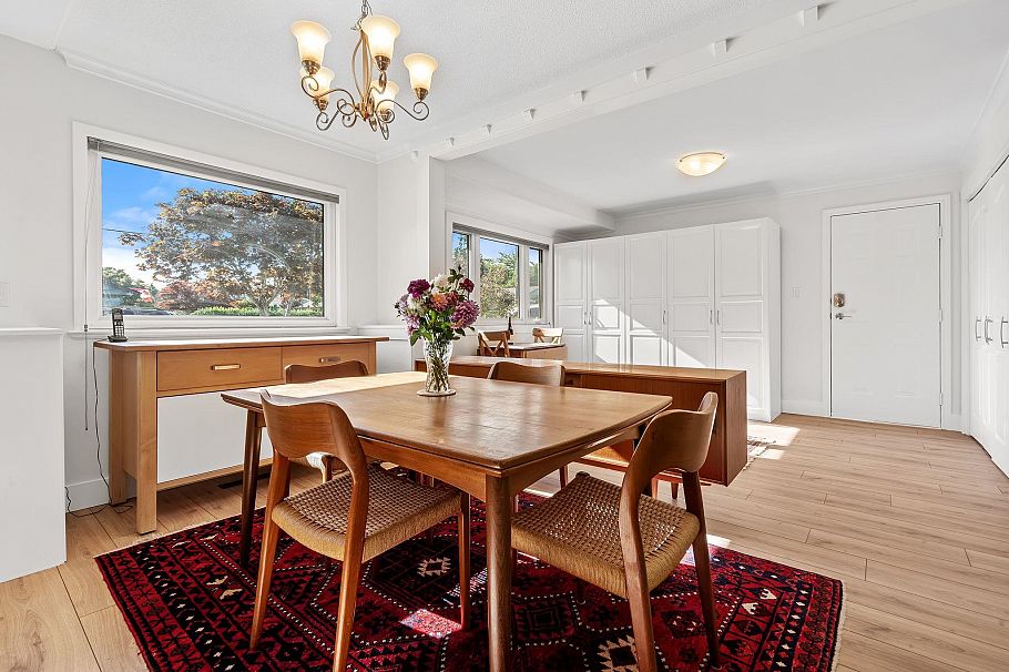 1216 Pinewood Crescent North Vancouver, BC - 8