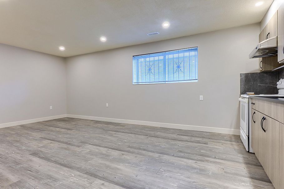 3492 E 49th Avenue Vancouver, BC - 22
